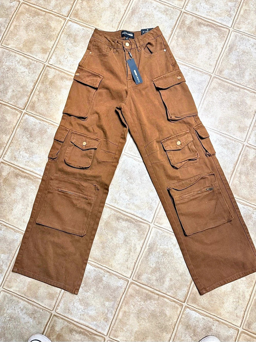 Fashion Nova Brown Cargo Pants Size 0 NWT